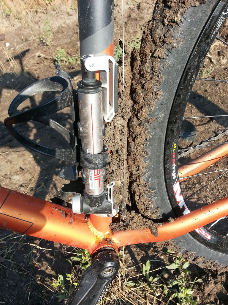 Mud built-up on rear wheel of 29er mountian bike